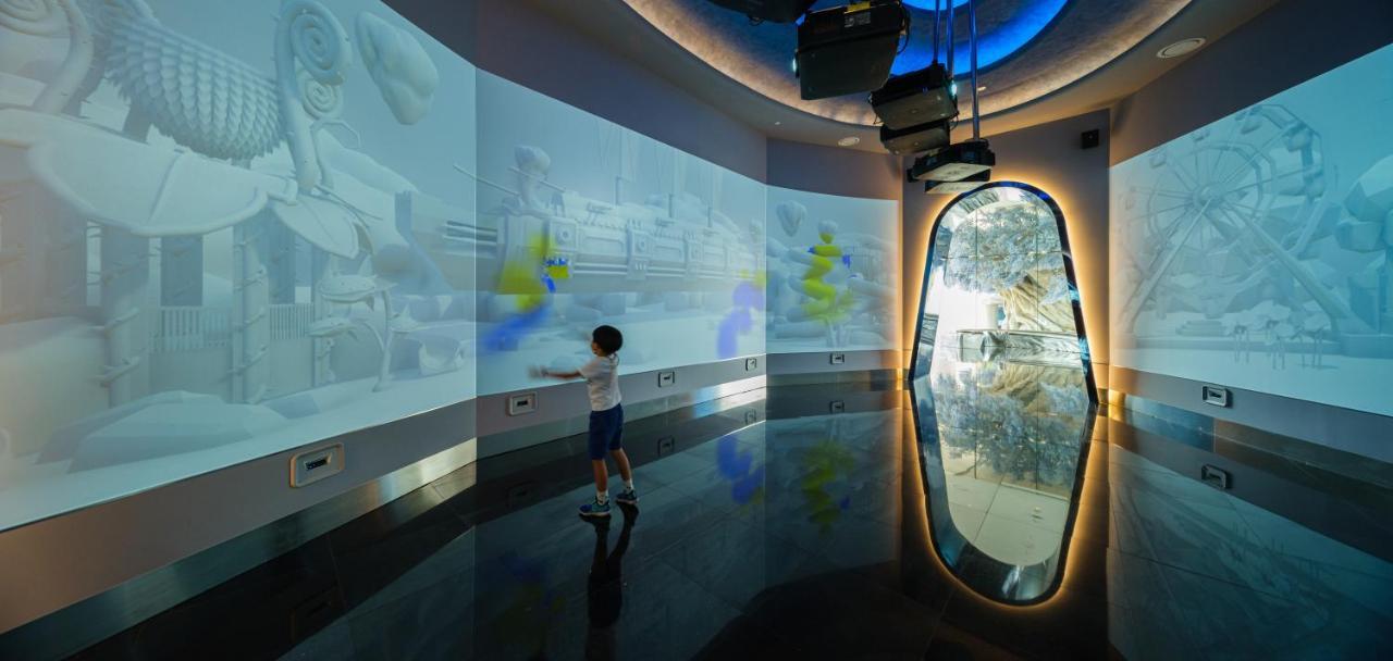 Grande Centre Point Space Pattaya Exterior photo The "Discovery Zone"